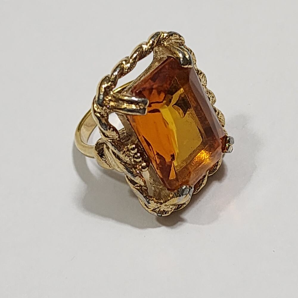 Wild Honey Cocktail Ring Size 3.25 Amber Glass Baguette Vintage Sarah Coventry